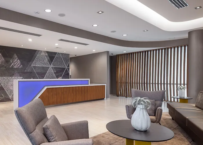 Springhill By Marriott At The Bridges Hotel 3*